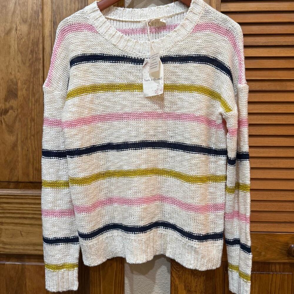 Hem thread striped sweater